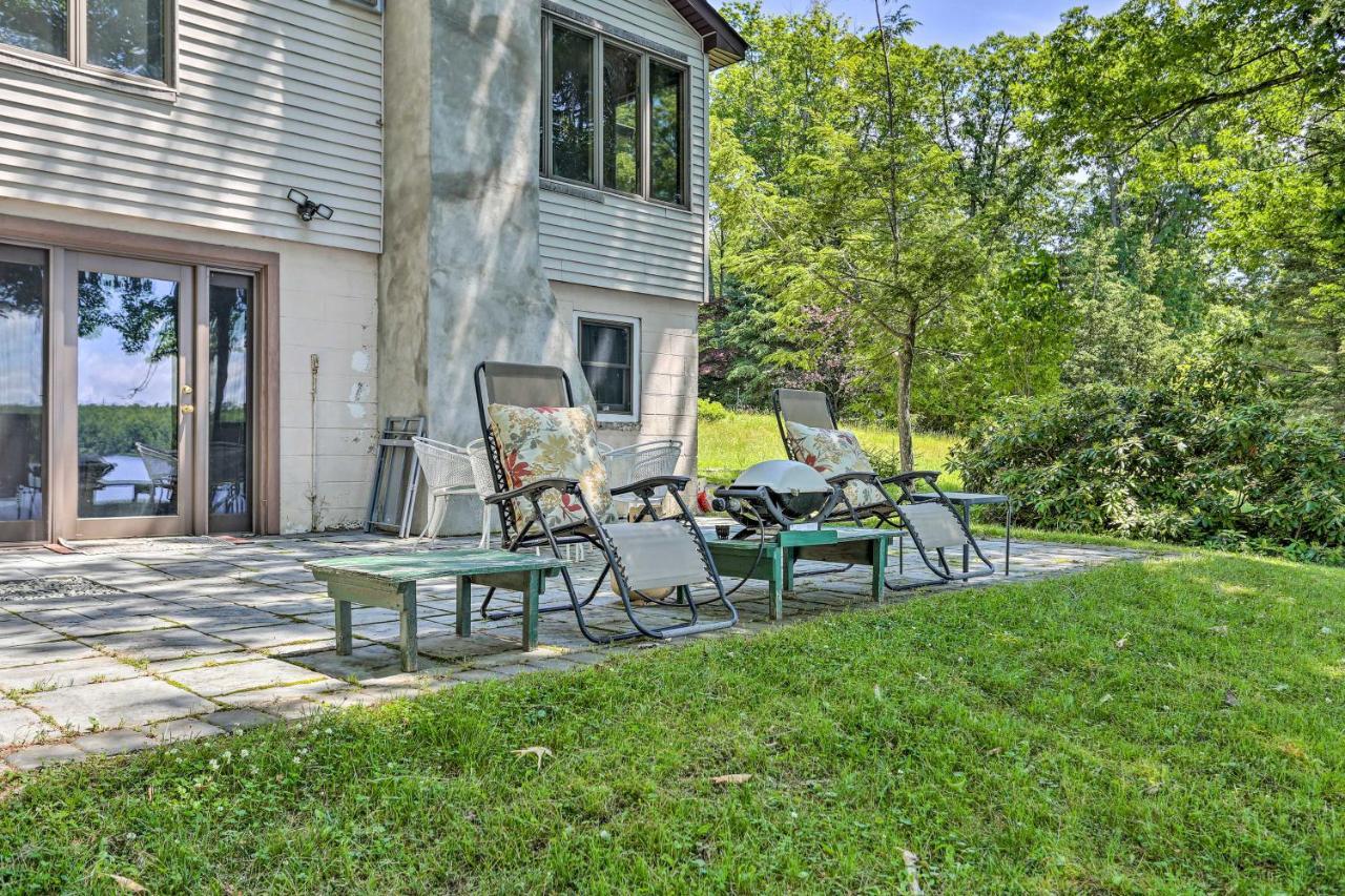 Rock Hill Home With Fire Pit On Wanaksink Lake! Exterior photo